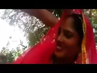 हिचहाइकिंग गोरा को एक चेहरा सेक्सी में हिंदी मूवी मिलता है
