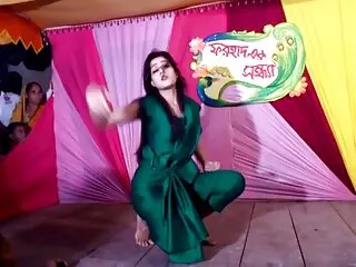 उसकी फुल सेक्सी मूवी हिंदी में बूढ़ी माँ बेकार है और अपने मुर्गा सवारी