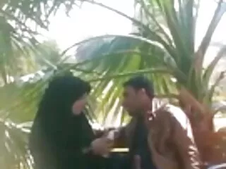 खूबसूरत एशियाई एक विशाल मुर्गा के चारों ओर अपने होंठ और बिल्ली को लपेटता सेक्सी में हिंदी मूवी है