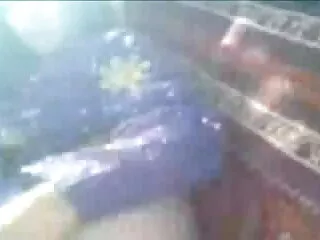 बहुत प्यारा गोरा किशोर एक अच्छा सेक्सी वीडियो मूवी हिंदी में blowjob देता है