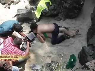 हॉट टीन सेक्सी हिंदी मूवी वीडियो में में टक्कर लगी उसकी बुश और बट