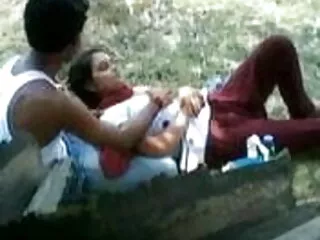रेडहेड कैम के सामने हस्तमैथुन करता है और गुदा के साथ गड़बड़ करता फुल मूवी वीडियो में सेक्सी है