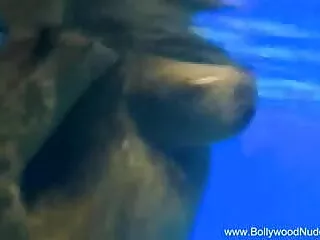 सौतेले सेक्सी हिंदी मूवी में भाई द्वारा पकड़ा गया